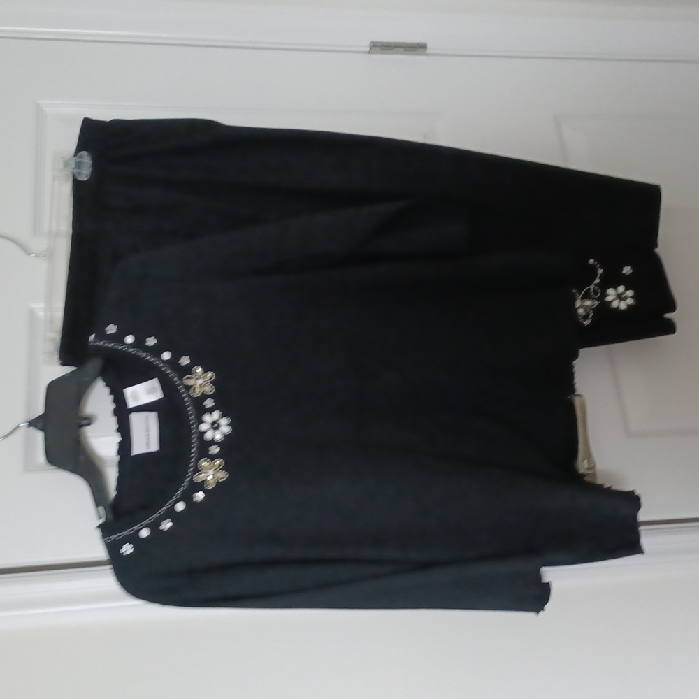 2 piece black jeweled capris set